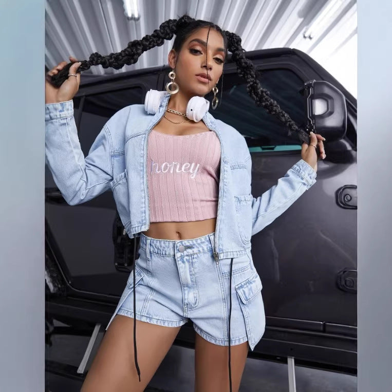 Damen kurzes Denim-Set mit Cropped-Jacke und Cargo-Shorts Echo Archiv