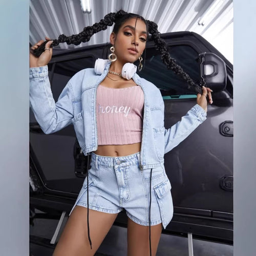 Damen kurzes Denim-Set mit Cropped-Jacke und Cargo-Shorts Echo Archiv