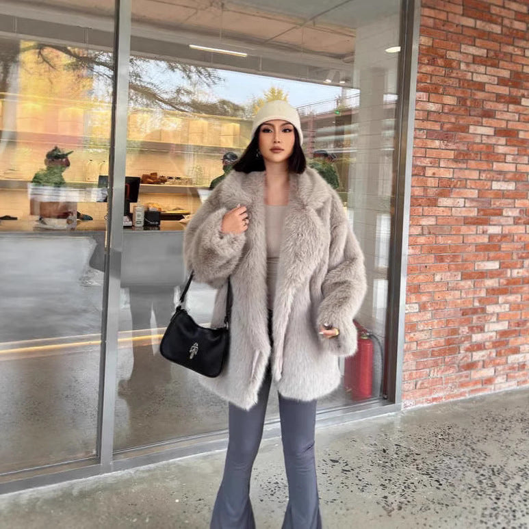 Damen Kurzflausch‑Mantel mit Oversize‑Silhouette, voluminösem Schalkragen und mittlerer Länge Echo Archiv