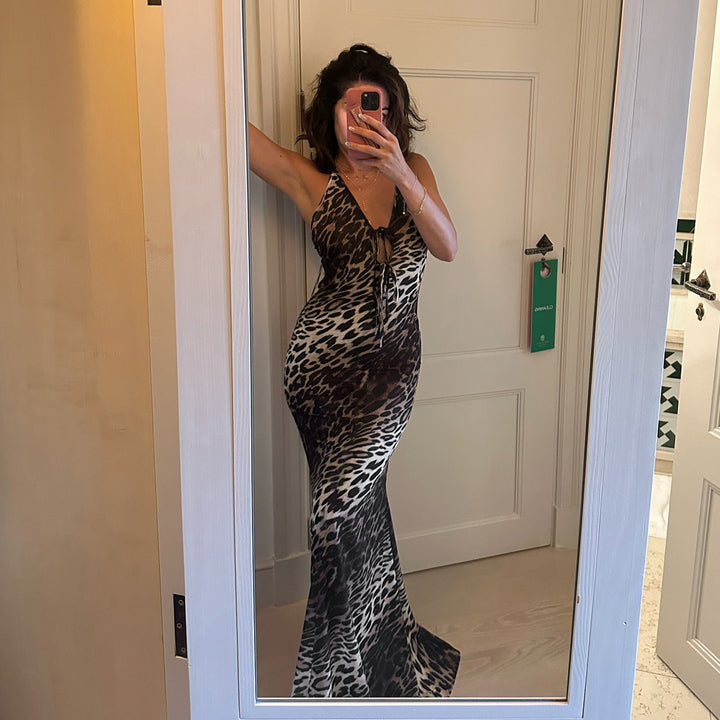 Damen Maxikleid mit tiefem V-Ausschnitt und verstellbaren Trägern Echo Archiv