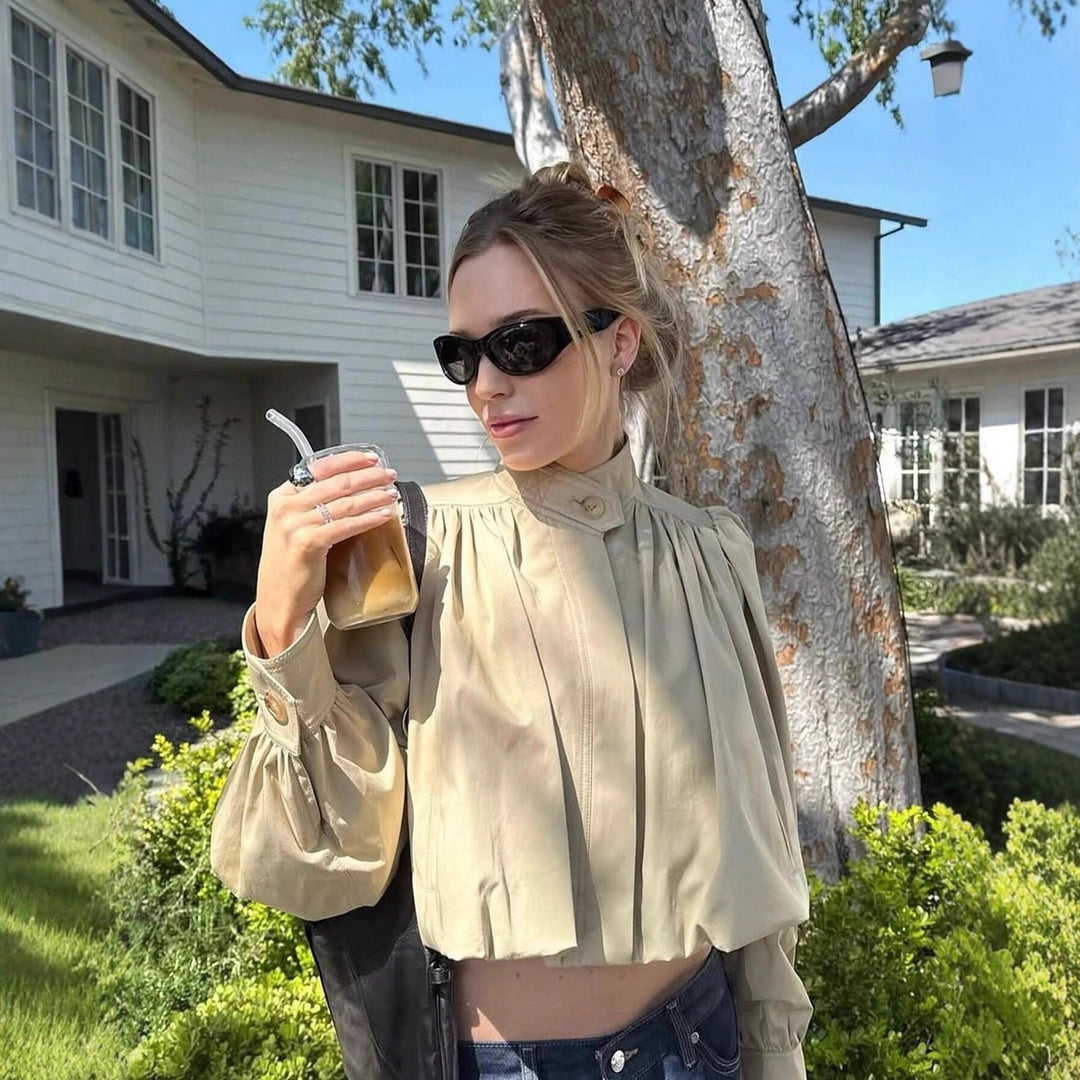 Damen Voluminöse Cropped-Bluse mit Stehkragen, Raffungen und elastischem Saum Echo Archiv