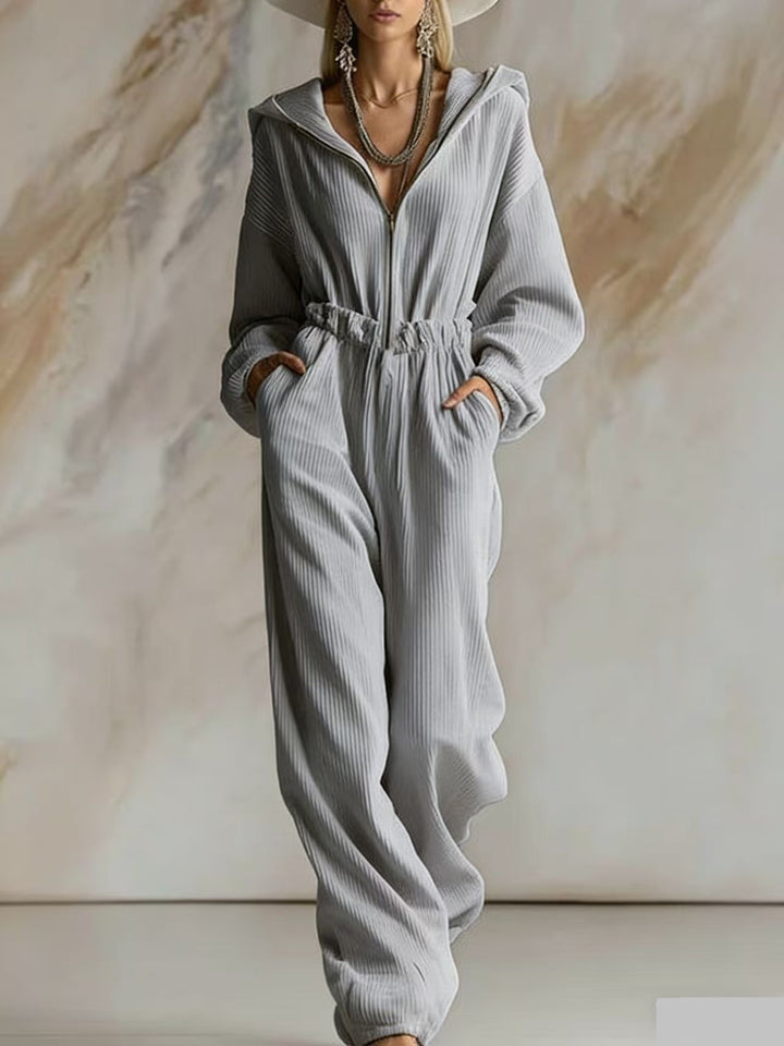 Damen Plissierter Kapuzen-Jumpsuit mit Reißverschluss und elastischer Taille – Solévia