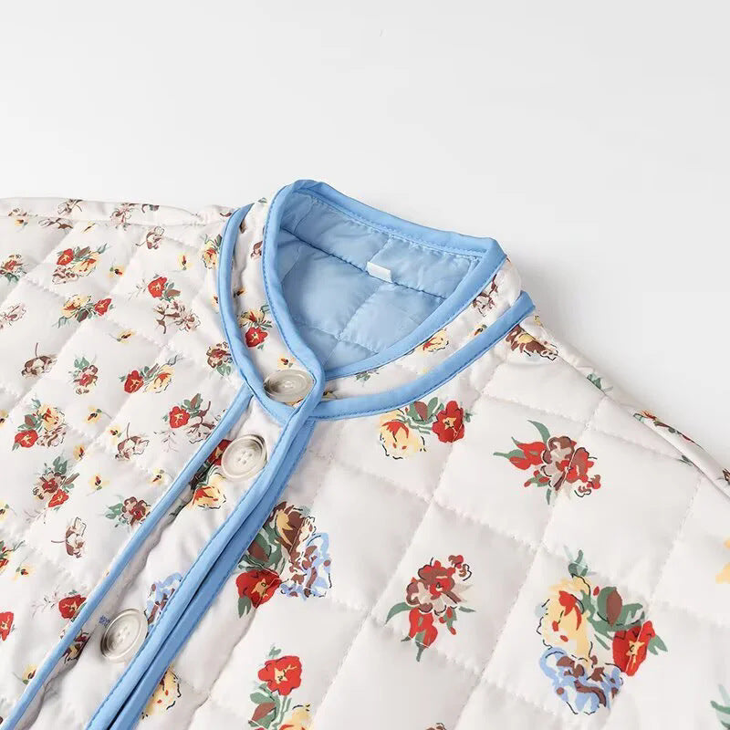 Damen gesteppte Boxy-Jacke mit floralem Alloverprint, kontrastierender Paspel und aufgesetzten Klappentaschen – Célinea