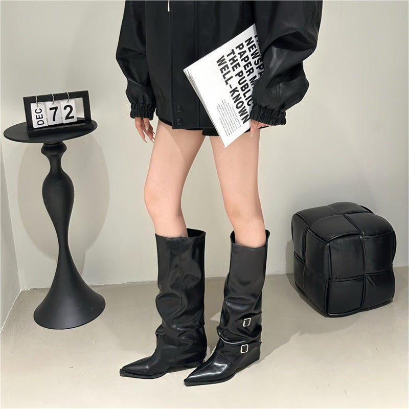 Damen Slouch-Kniehohe Stiefel mit spitzer Zehenform, dekorativen Schnallen und sculpted Blockabsatz – Lioré