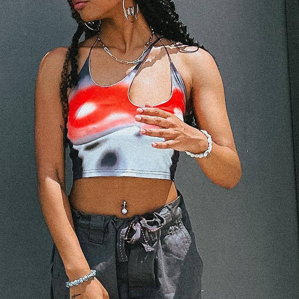 Damen Crop-Top mit asymmetrischem Trägerdesign und lebhaftem Grafikdruck Echo Archiv