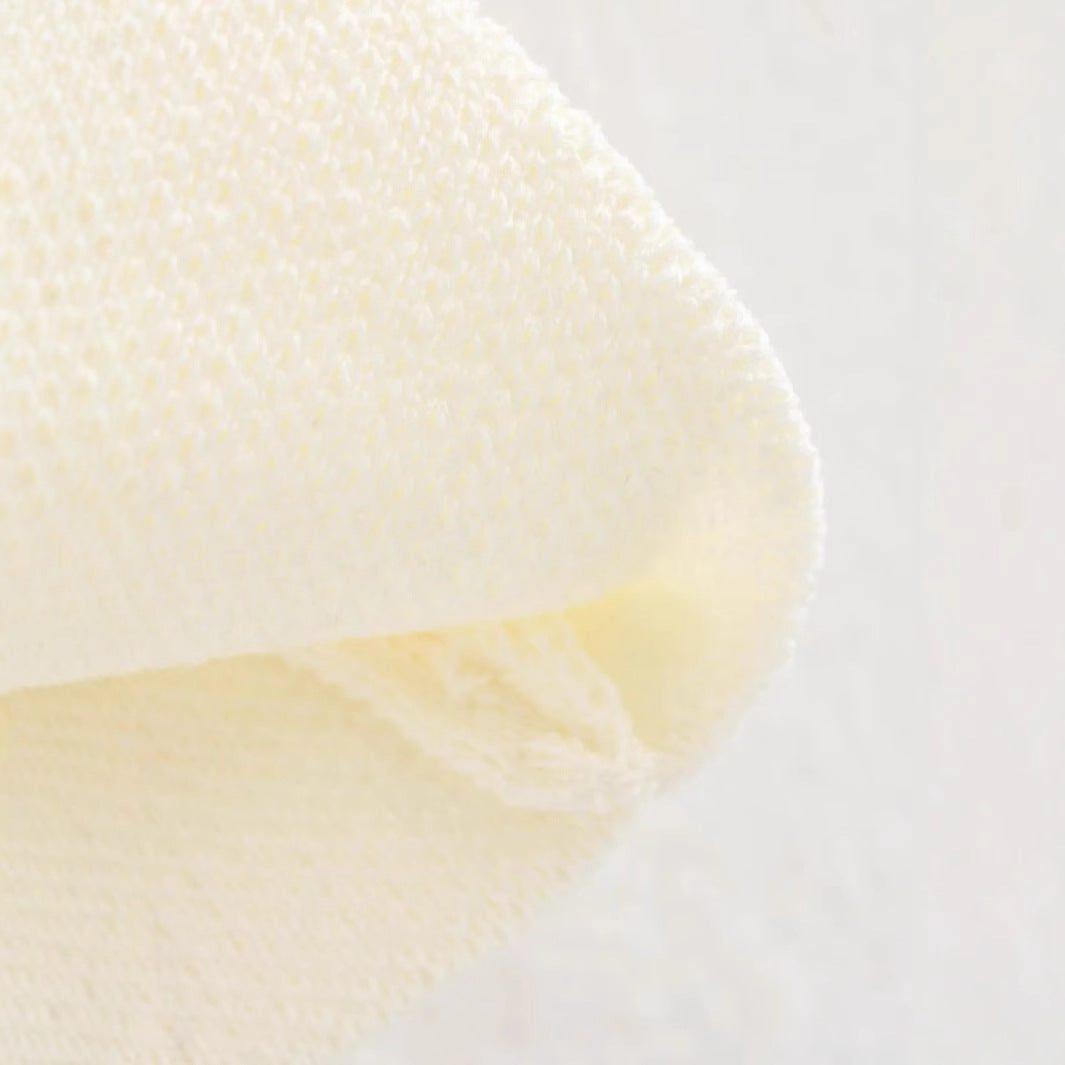 Damen taillierte Strickweste mit V-Ausschnitt und dekorativer Metallknopfleiste – Veloura