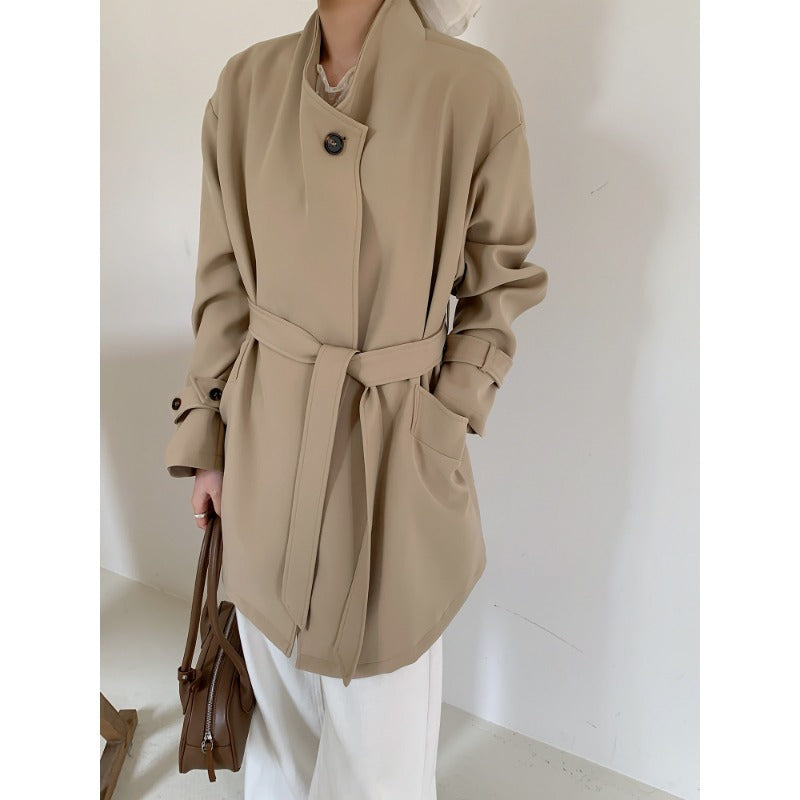 Damen Kurzer Oversize-Mantel mit Bindegürtel, breiten Pattentaschen und legerer Schulter Echoarchiv