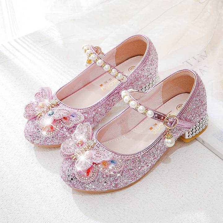Mädchen Ballerinas mit funkelnden Schmetterlingsapplikationen und Perlenverzierungen Echo Archiv