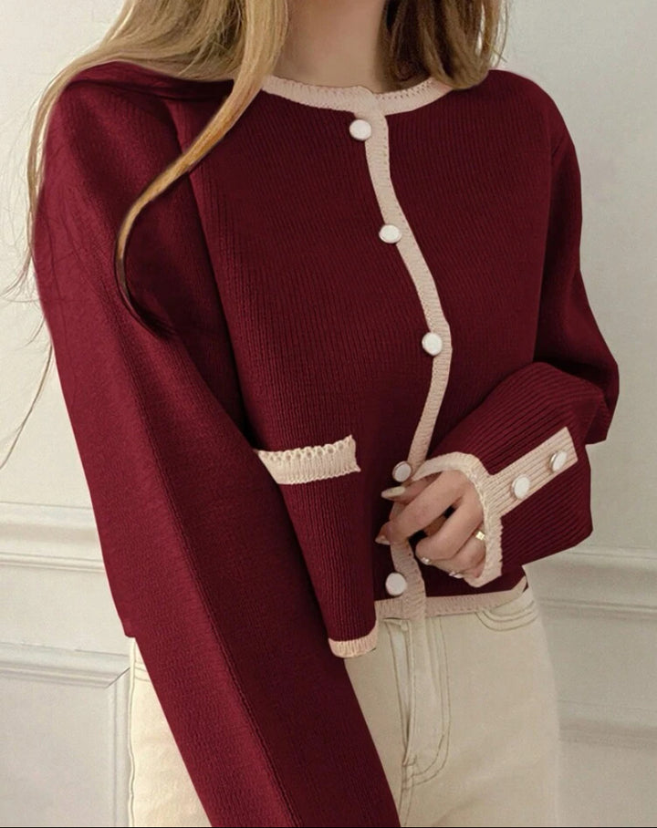 Damen Kurzgeschnittener gerippter Cardigan mit kontrast‑Häkelkante, Zierknopfleiste und Taschenleisten – Veloura