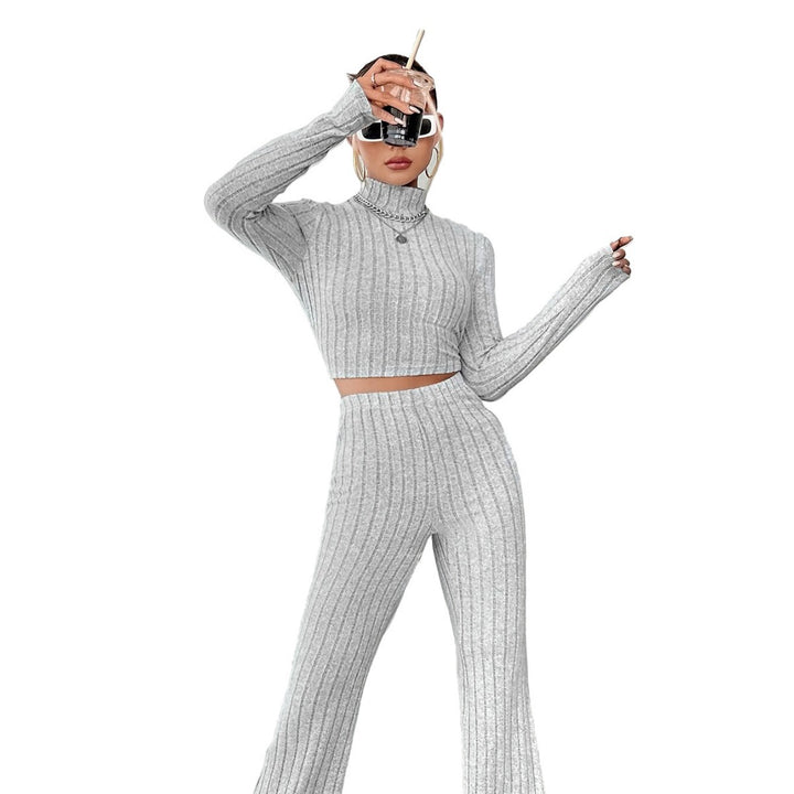 Damen geripptes Strick-Lounge-Set mit Rollkragen-Cropped und weiter Schlaghose – Élanora