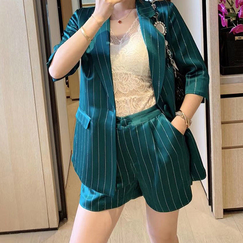 Damen Elegantes Blazer- und Shorts-Set Echoarchiv