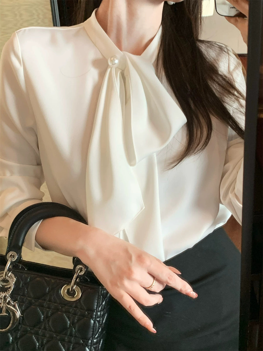 Damen Elegante Bluse mit Schleifendetail Echoarchiv