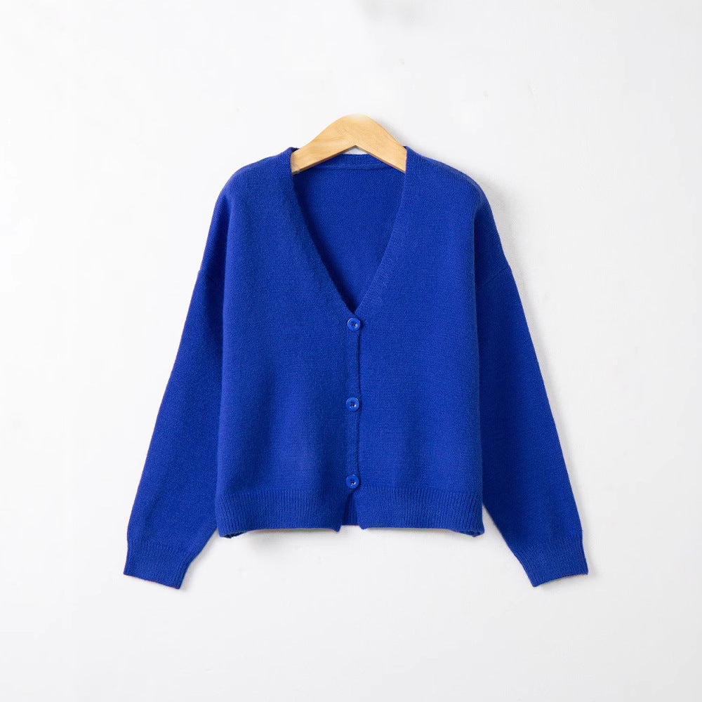 Damen Strickjacke mit V-Ausschnitt und Knopfdetails Echoarchiv