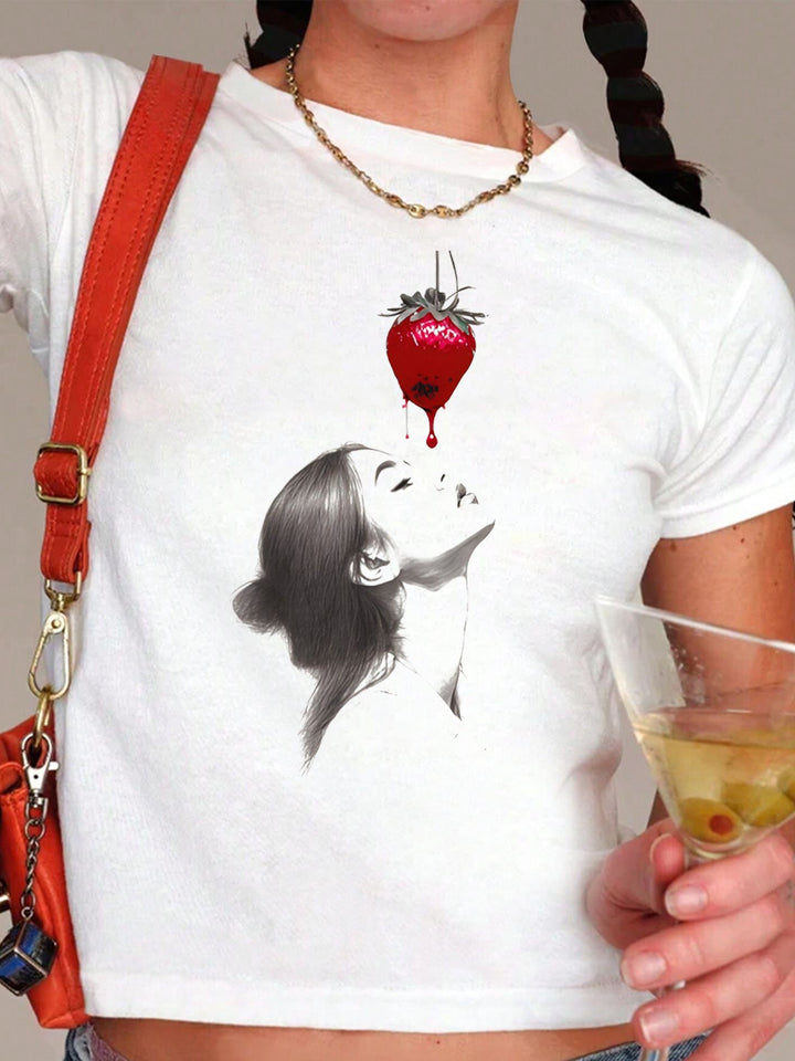Damen T-Shirt mit künstlerischem Statement-Print und figurbetontem Schnitt Echo Archiv