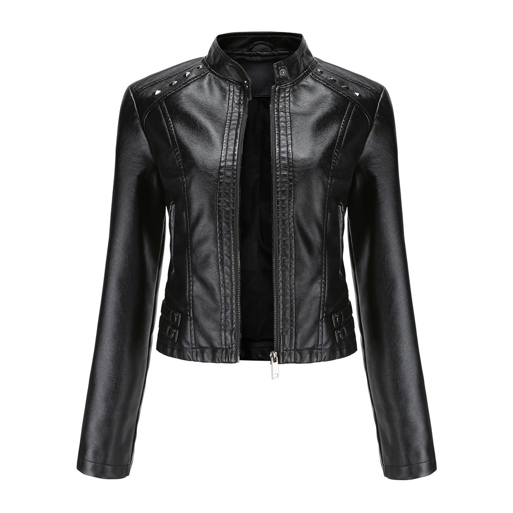 Damen nan kurze taillierte Kunstlederjacke mit Nietenbesatz und Stehkragen Echo Archiv