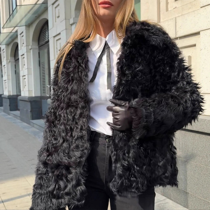 Damen Boxy-Kurzmantel aus gewelltem Faux-Fur mit strukturierter Wellenoptik und offener Front Echoarchiv