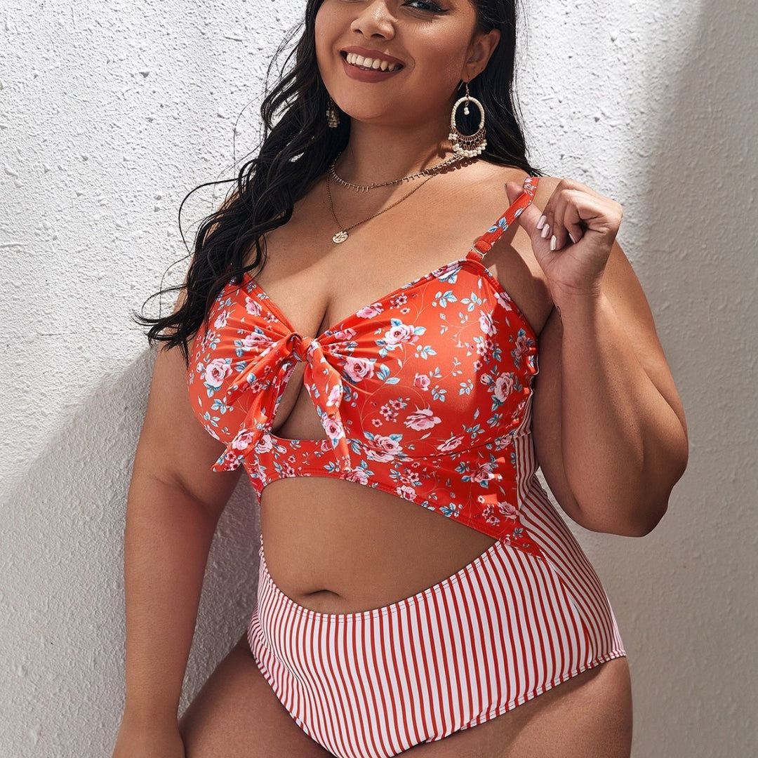 Damen Zweiteiliger Bikini mit floralem Oberteil und hochgeschnittener Hose Echo Archiv