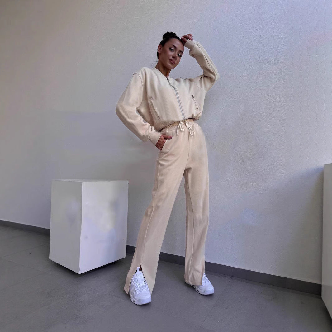 Damen weiches Velours-Zweiteiler mit kurzem Reißverschluss-Bomber und High-Waist-Hose mit Bein-Schlitz – Avenza