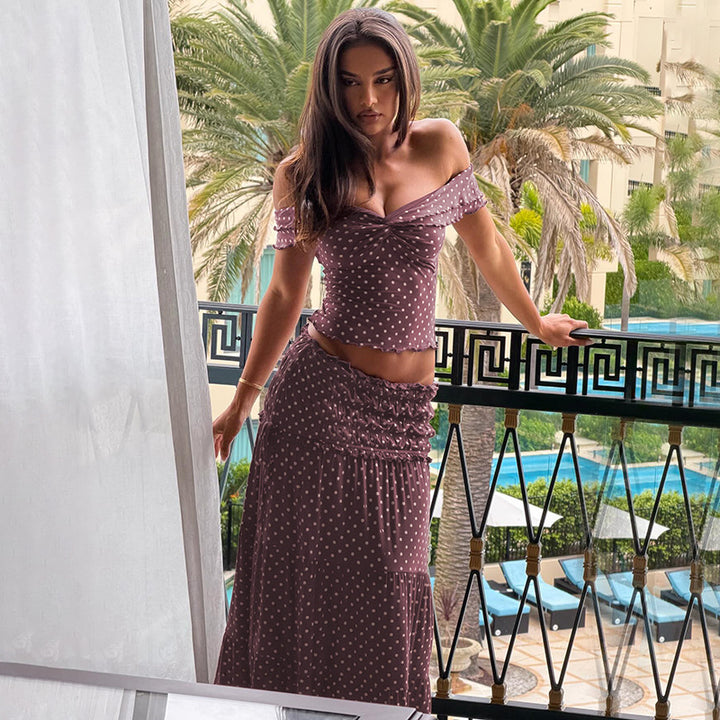 Damen Verspieltes Maxikleid mit schulterfreiem Design und voluminiösen Rüschen Echo Archiv