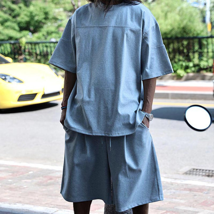 Herren lässiges Kurzarm-T-Shirt mit oversized Schnitt und komfortablen Hosen Echoarchiv