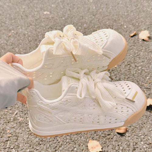 Damen Sportliche Plateau‑Sneaker mit perforiertem Obermaterial und dekorativen Schleifen – Névara