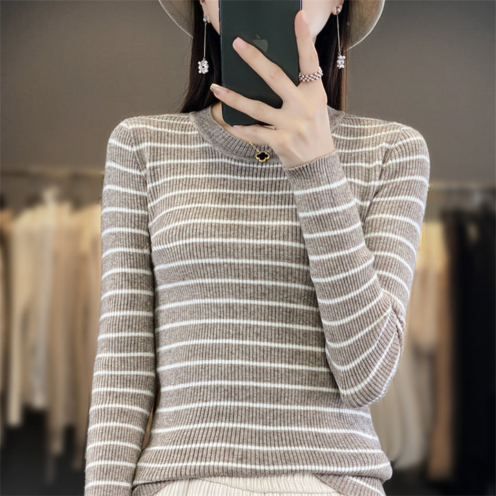 Damen Schmal geschnittener Feinstrick-Pullover mit dezenter Streifenstruktur und Rundhals Echoarchiv