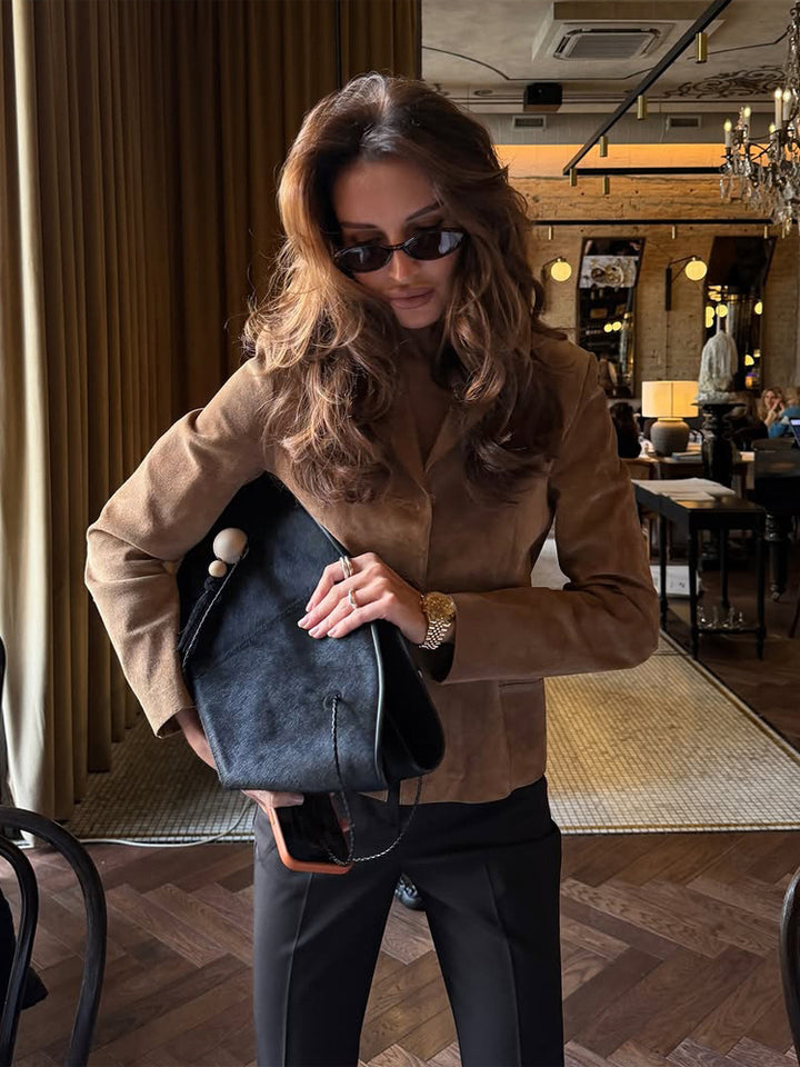 Damen Taillierter Wildleder-Blazerjacke mit Hemdkragen und minimalistischen Ziernähten Echoarchiv