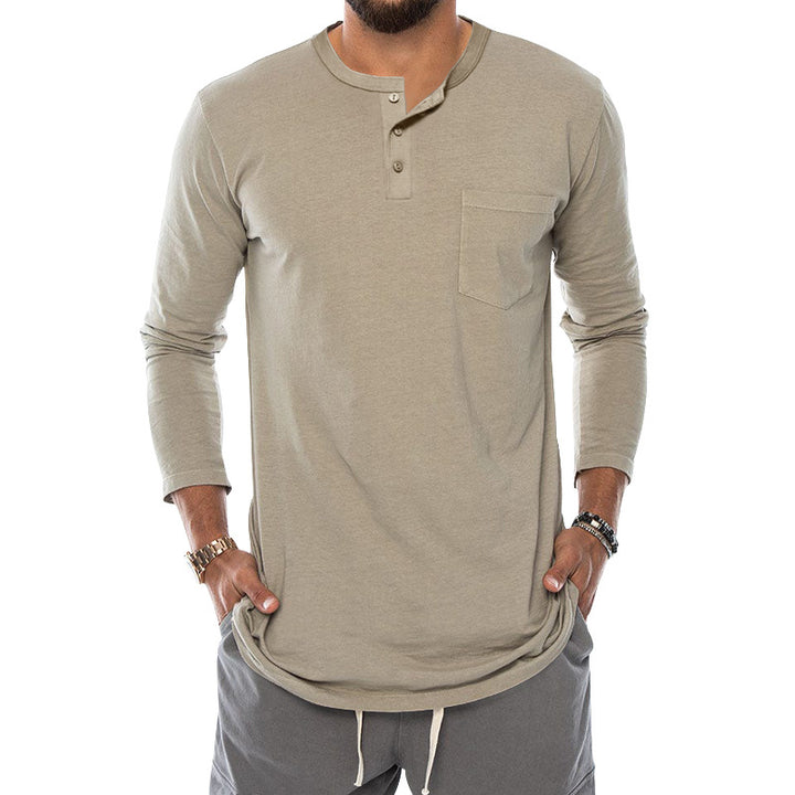 Herren Langarm-Henley-Shirt mit bequemen Knopfdetails und praktischer Brusttasche Echoarchiv