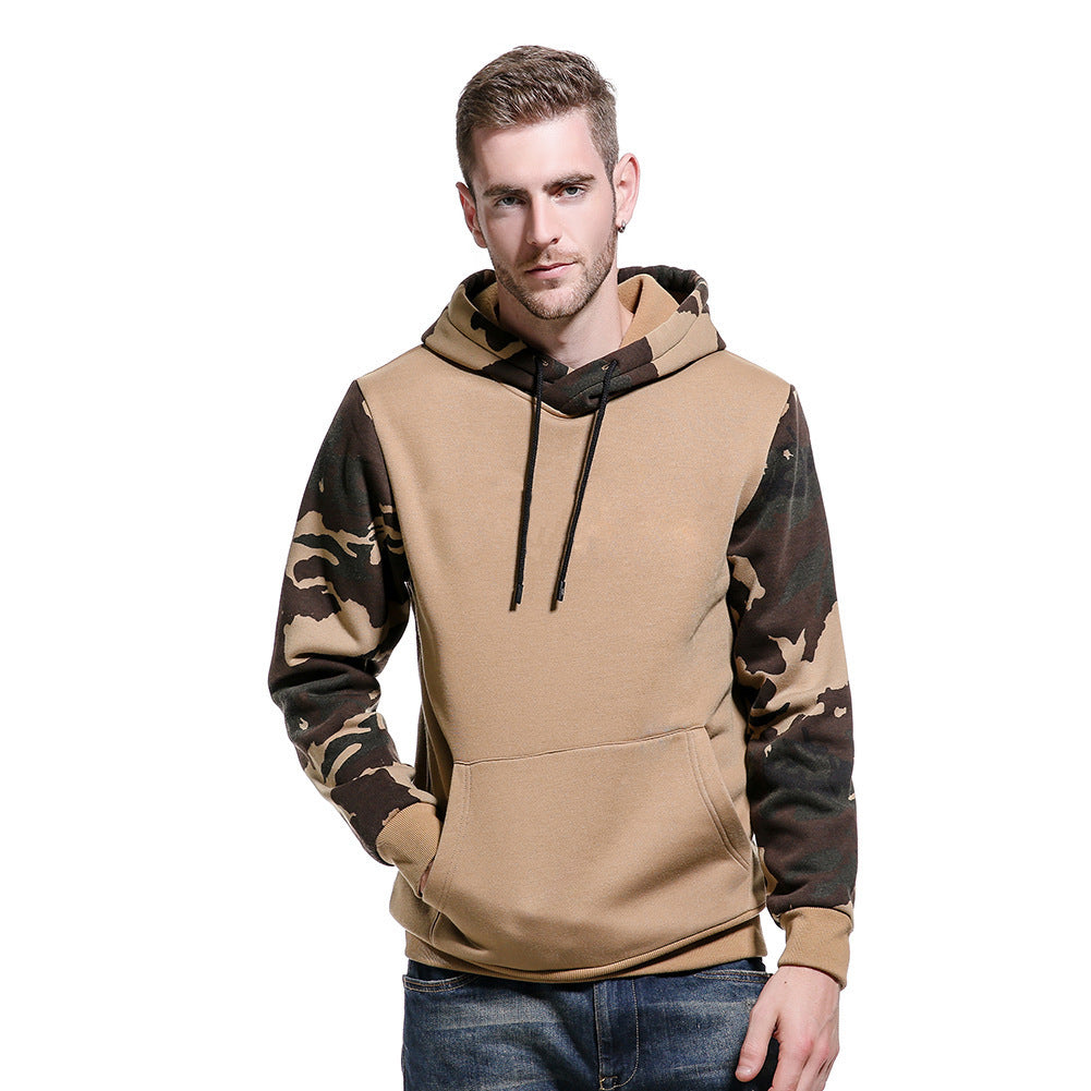 Herren Kapuzenpullover mit modernem Camouflage-Design und praktischen Taschen Echoarchiv