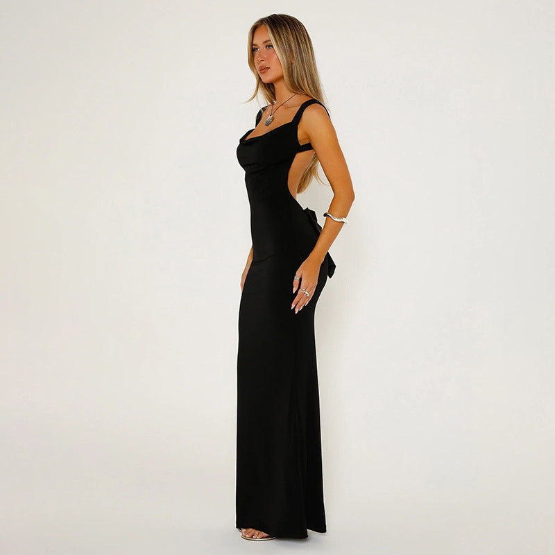 Damen Elegantes Maxikleid mit figurbetontem Schnitt und tiefem V-Ausschnitt Echo Archiv