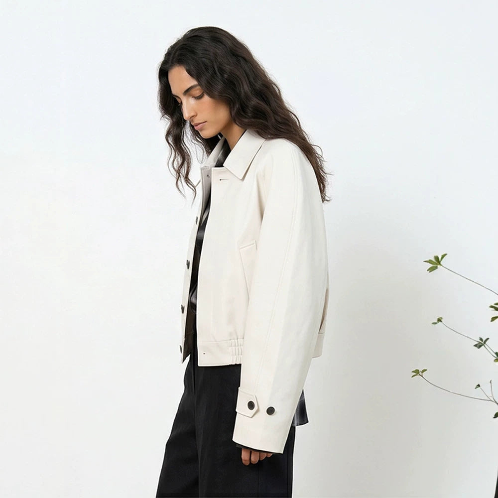 Damen Kurzer Boxy-Blouson mit elastischem Saum und markanten Knopfdetails Echoarchiv