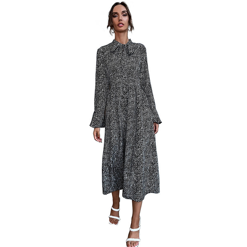 Damen Midikleid mit Stehkragen und Bindeschleife, Langarm A‑Linie mit feinem Pünktchenmuster Echoarchiv