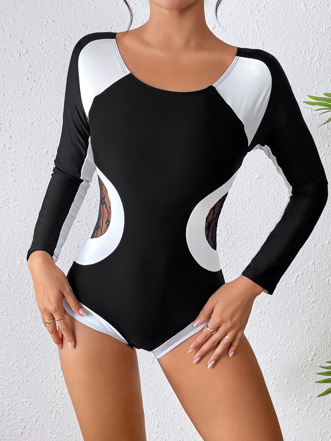 Damen Sportlicher Langarm Badeanzug mit transparenten Einsätzen Echo Archiv
