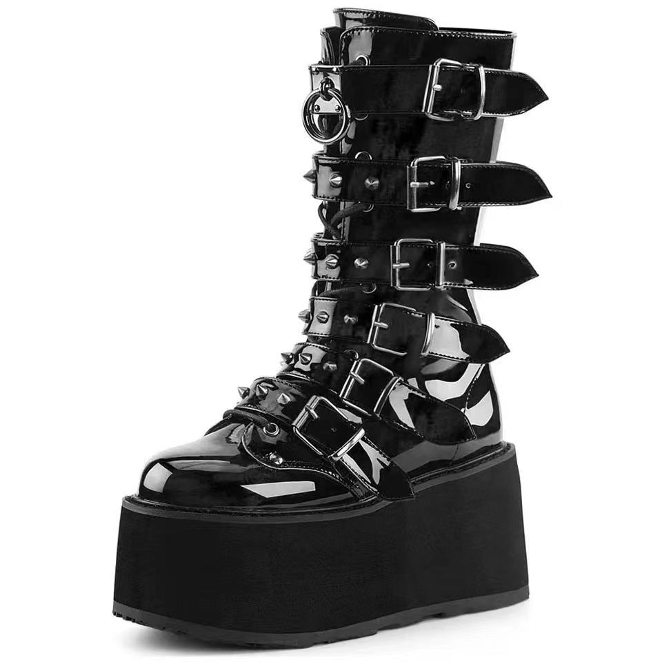 Damen nan hochschaftige Lack-Plateau-Stiefel mit mehrfach verstellbaren Schnallen und herzförmigen Nieten Echo Archiv