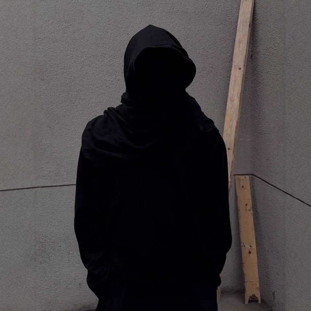 Unisex nan Kapuzenpullover im Gebrauchsspurenstil mit angeschlossenem Schlauchschal und ausgefransten Öffnungen Echo Archiv