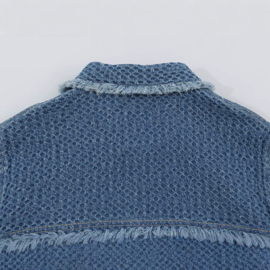 Damen Kurzjacke aus strukturiertem Denim mit Fransenbesatz und Pattentaschen Echoarchiv