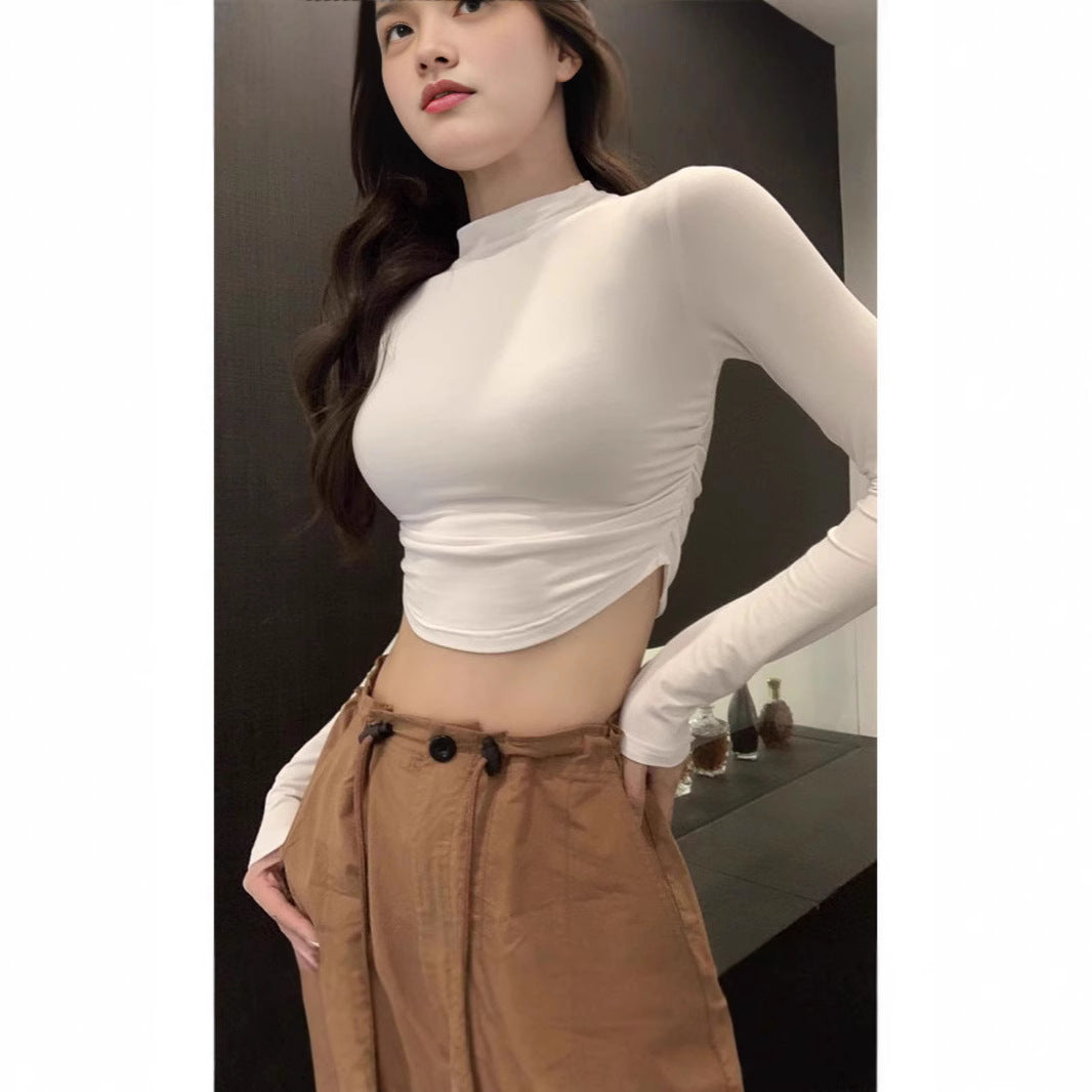 Damen Figurnahes Langarm-Cropped-Top mit Stehkragen, seitlicher Raffung und verlängerten Ärmeln – Orélia