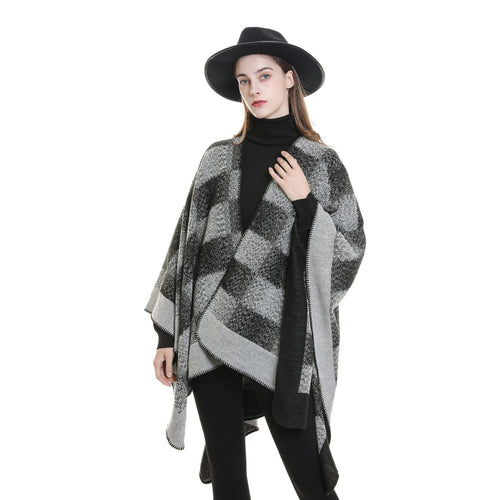 Damen Vielseitiger Wollmix-Überwurf im kastigen Kimono-Fall mit großflächigem Karojacquard – Montévia