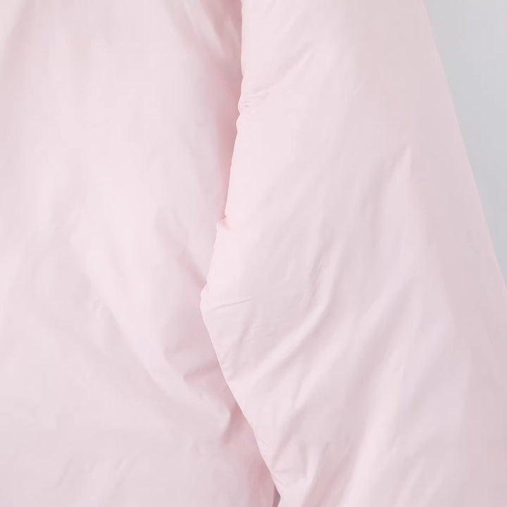 Damen Kurze boxy Funktionsjacke mit Kapuze, wattierter Isolierung und diagonalen Reißverschlusstaschen Echoarchiv