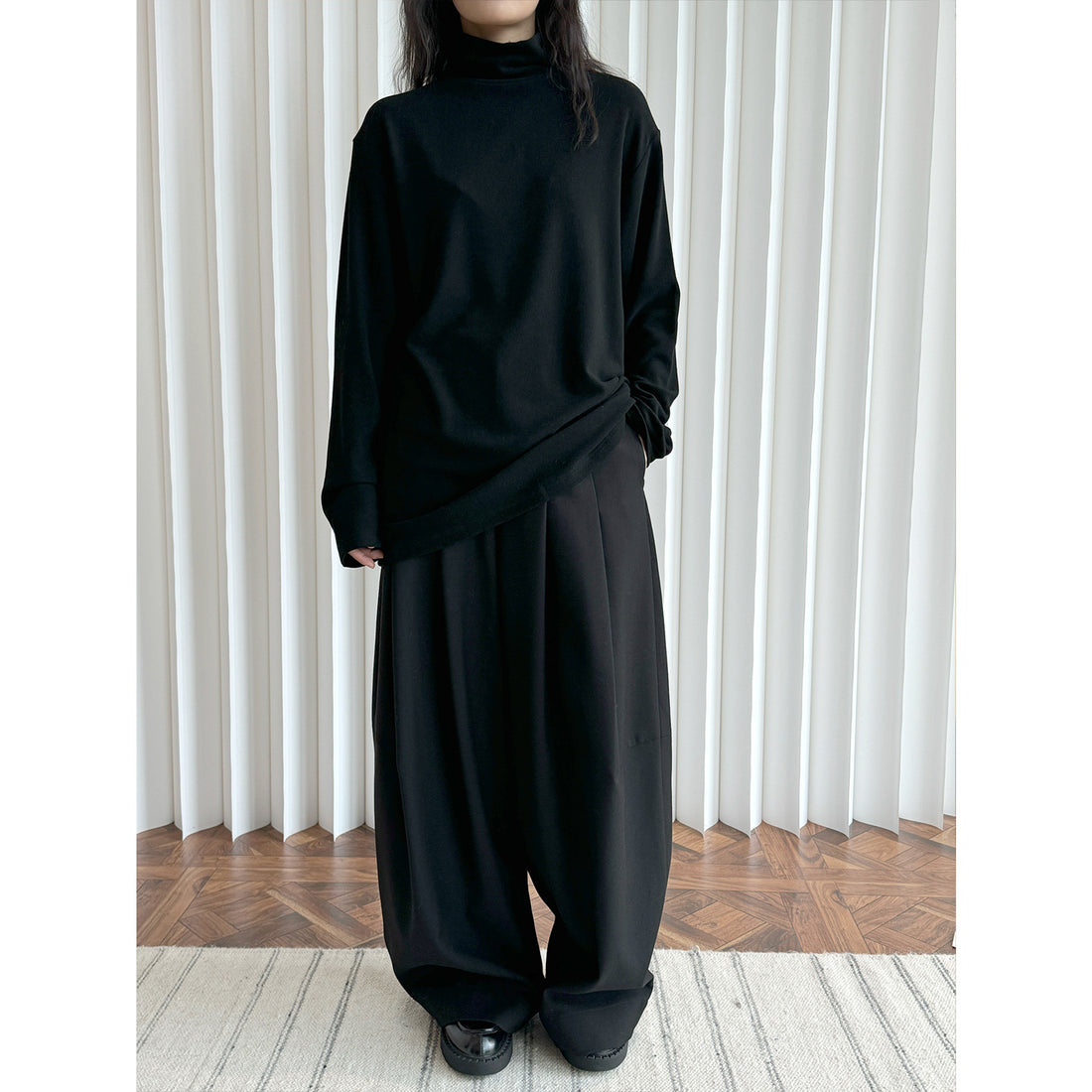 Damen Minimalistisches Rollkragen-Longsleeve mit Relaxed-Fit und weichem Jersey Echoarchiv
