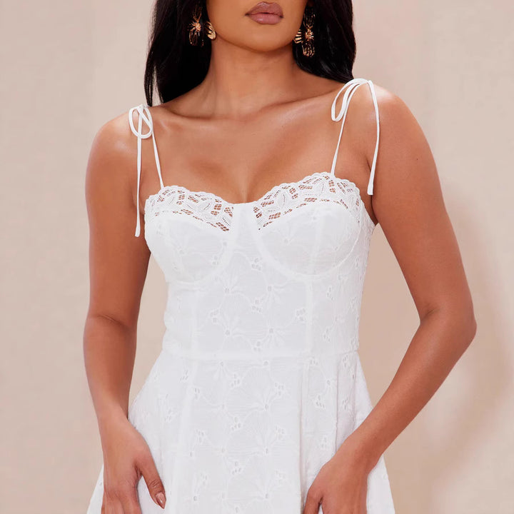 Damen Verspieltes Sommerkleid mit feinen Spitzenakzenten und verstellbaren Spaghetti-Trägern Echo Archiv