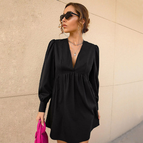 Damen A-Linien Minikleid mit tiefem V‑Ausschnitt, Empire‑Naht, taillierender Raffung und langen Manschettenärmeln – Élara
