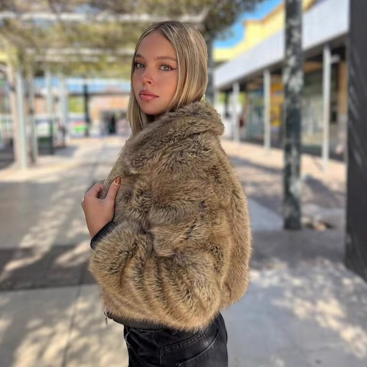 Damen Kurze Faux-Fur Bomberjacke mit Reißverschluss und Rippsaum Echo Archiv