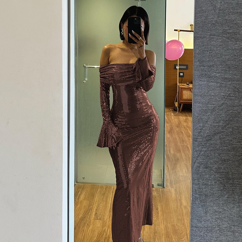 Damen figurbetontes Kleid mit Off-Shoulder-Design und funkelnden Akzenten Echo Archiv