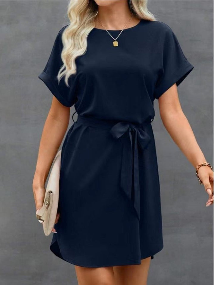 Damen Kurzarm Kleid mit Taillengürtel und lässigem Schnitt Echo Archiv