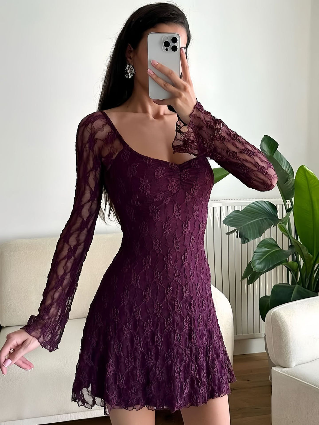 Damen Spitzenkleid mit langen Ärmeln und transparentem Detail Echo Archiv