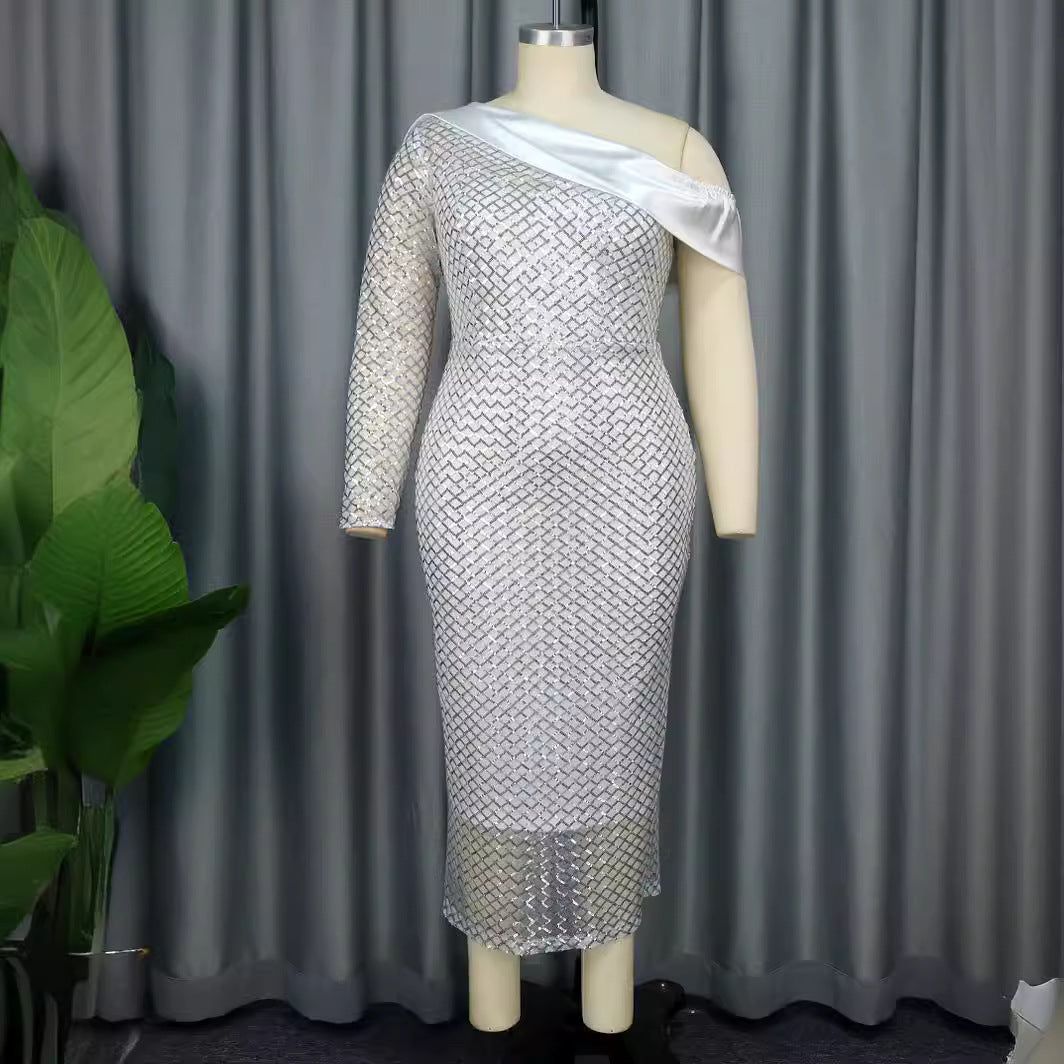 Damen Glamouröses Abendkleid mit asymmetrischem Ausschnitt Echo Archiv