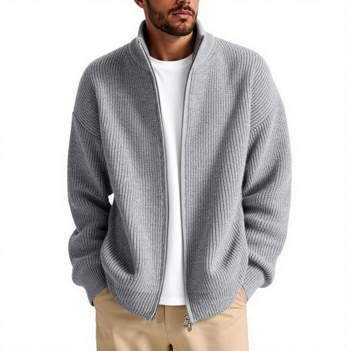Herren Strickjacke mit hohem Kragen und praktischem Reißverschluss Echoarchiv