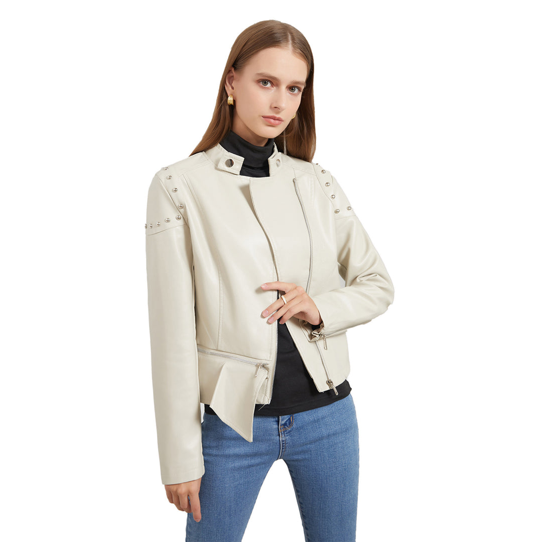 Damen nan asymmetrische Kunstleder-Bikerjacke mit Nietenapplikation und tailliertem Schößchen Echo Archiv