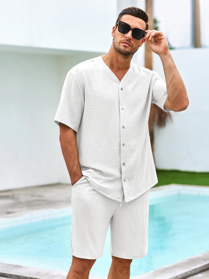 Herren luftiges Sommer-Freizeit-Set mit kurzärmeliger Knopfleiste und lässigen Shorts Echoarchiv